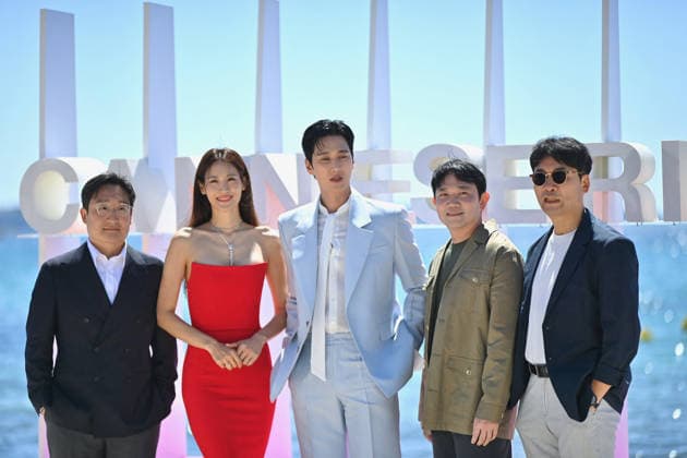 9th Cannes Series - Sacred Jewel Photocall. FC CANNES, FRANCE - APRIL 24 Joonsuh Park, Claudia Kim, Ahn Bo-hyun, Jung Dae-yoon and Jung Hyun-Min attends the Sacred Jewel Photocall at the 9th Cannes Series International Festival on April 24, 2026 in Cannes, France. Photo by Franck Castel ABACAPRESS.COM Cannes France  Copyright: xCastelxFranck ABACAx