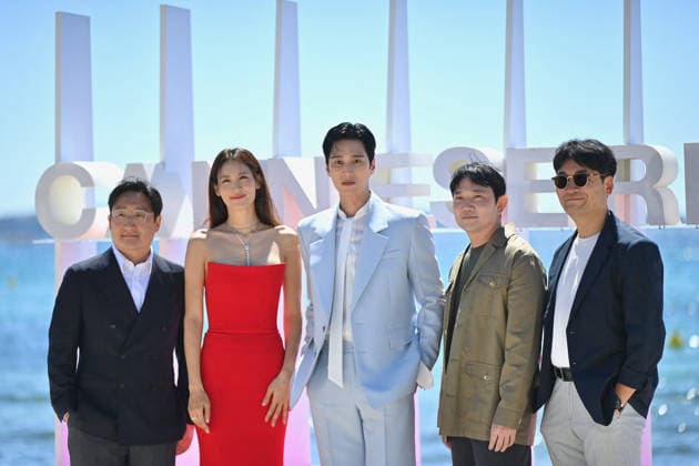 9th Cannes Series - Sacred Jewel Photocall. FC CANNES, FRANCE - APRIL 24 Joonsuh Park, Claudia Kim, Ahn Bo-hyun, Jung Dae-yoon and Jung Hyun-Min attends the Sacred Jewel Photocall at the 9th Cannes Series International Festival on April 24, 2026 in Cannes, France. Photo by Franck Castel ABACAPRESS.COM Cannes France  Copyright: xCastelxFranck ABACAx