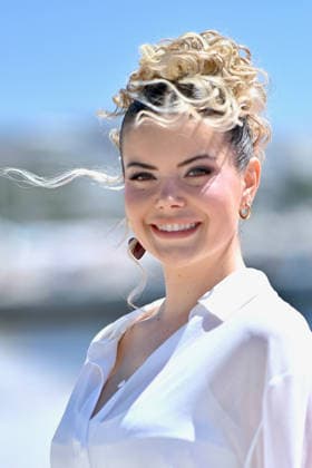 9th Cannes Series - Romane Jimonet, AKA Romy Photocall. FC CANNES, FRANCE - APRIL 24 Romane Jimonet, AKA Romy, attends the Romy Photocall at the 9th Canneseries International Festival on April 24, 2026 in Cannes, France. . Photo by Franck Castel ABACAPRESS.COM Cannes France  Copyright: xCastelxFranck ABACAx