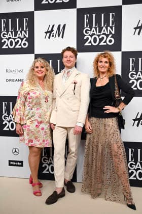 STOCKHOLM, SWEDEN 20260424 Christopher Aller and Bettina Aller to the right with company arrive at the Elle gala at the Grand Hotel on Friday STOCKHOLM SWEDEN x10080x  Copyright: xFredrikxSandberg TTx ELLE GALAN 2026 GOacJaSDFCI