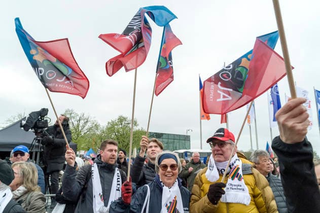 Kundgebung des Hamburger Bündnis OlympJA 20260424ad315 Kundgebung des Bündnis OlympJA Pro Olympia Veranstaltung zu Hamburgs Bewerbung um die Olympischen und Paralympischen Spiele Olympia-Referendum 2026 20260424ad315 Hamburg Hamburg Deutschland Germany *** Rally of the Hamburg Alliance OlympJA 20260424ad315 Rally of the Alliance OlympJA Pro Olympia Event on Hamburgs application for the Olympic and Paralympic Games Olympic Referendum 2026 20260424ad315 Hamburg Hamburg Germany Germany Copyright: xAchimxDuwentästerx