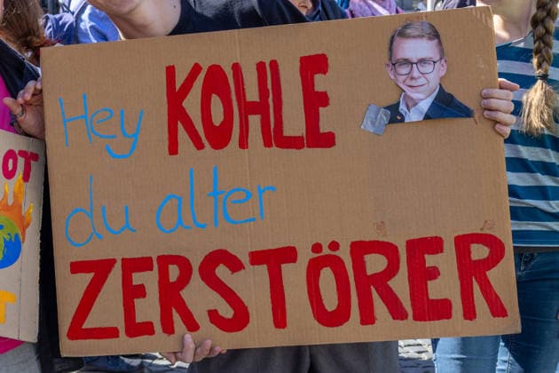 Germany, Bavaria, Augsburg April 24, 2026: Friday for Future demonstration under the slogan Stop the Rich Save the Energy Transition Gas Action Day. A demonstrator holds a sign reading Ammersee Lech Alliance for the Future with a red cross, while references to Philipp Amthor (CDU) and energy policy decisions are also visible in the context of political criticism. *** Friday for Future Demo unter dem Motto Reiche Stoppen - Enerergiewende Retten - Gas Aktionstag. Eine Demonstrantin hält ein Schild Zukunftsbündnis Ammersee Lech mit rotem Kreuz, während im Kontext politischer Kritik auch Bezüge zu Philipp Amthor (CDU) und energiepolitischen Entscheidungen sichtbar werden.
