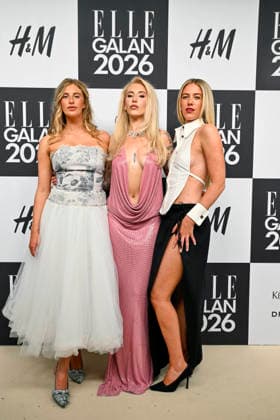 STOCKHOLM, SWEDEN 20260424 Penny Parnevik, Peg Parnevik and Phillippa Parnevik arrive at the Elle gala at the Grand Hotel on Friday STOCKHOLM SWEDEN x10080x  Copyright: xFredrikxSandberg TTx ELLE GALAN 2026 9XhkywjED-s