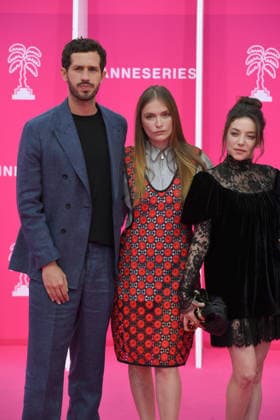 Pink Carpet - The 9th Canneseries International Festival in Cannes, France - 24 Apr 2026 Victor Belmondo, Camille Razat and Zoé Adjani-Vallat attend Day Two of the 9th Canneseries International Festival in Cannes. Pink Carpet - The 9th Canneseries International Festival - Day 2.April 24, 2026 Cannes France Copyright: xGianluigixJoriox xSOPAxImagesx GJorio_24,Pink Canneserie_24192