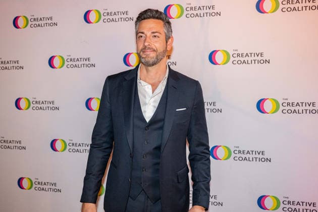 April 24, 2026, Washington, District Of Columbia, USA: WASHINGTON, District of Columbia, USA, 24 April 2026: Zachary Levi poses on the red carpet during The Creative Coalition Night Before Dinner ahead of the White House CorrespondentsÃ¢â‚¬â ¢ Dinner weekend at PubKey in Washington, DC, USA. Washington USA - ZUMAk206 20260424_znp_k206_001 Copyright: xMattxKaminskyx