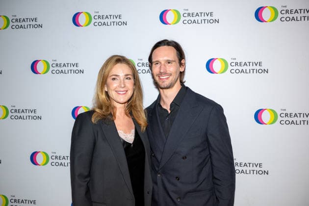 April 24, 2026, Washington, District Of Columbia, USA: WASHINGTON, District of Columbia, USA, 24 April 2026: Peri Gilpin and Cory Michael Smith pose on the red carpet during The Creative Coalition Night Before Dinner ahead of the White House CorrespondentsÃ¢â‚¬â ¢ Dinner weekend at PubKey in Washington, DC, USA. Washington USA - ZUMAk206 20260424_znp_k206_029 Copyright: xMattxKaminskyx