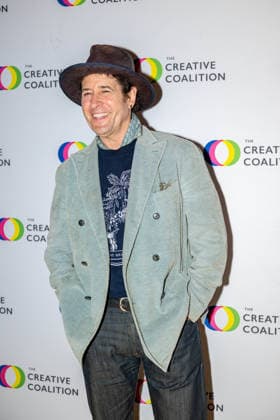 April 24, 2026, Washington, District Of Columbia, USA: WASHINGTON, District of Columbia, USA, 24 April 2026: Rob Morrow poses on the red carpet during The Creative Coalition Night Before Dinner ahead of the White House CorrespondentsÃ¢â‚¬â ¢ Dinner weekend at PubKey in Washington, DC, USA. Washington USA - ZUMAk206 20260424_znp_k206_030 Copyright: xMattxKaminskyx
