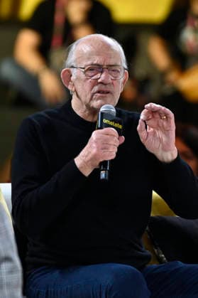 April 24, 2026, Mexico City, Ciudad de Mexico, Mexico: Christopher Lloyd speaks during a conference as part of pop culture festival CCXP Comic Con Experience at Centro Banamex on April 24, 2026 in Mexico City, Mexico. Mexico City Mexico - ZUMAe321 20260424_zea_e321_100 Copyright: xCarlosxTischlerx
