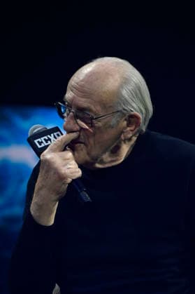 April 24, 2026, Mexico City, Ciudad de Mexico, Mexico: Christopher Lloyd speaks during a keynote address as part of pop culture festival CCXP Comic Con Experience at Centro Banamex on April 24, 2026 in Mexico City, Mexico. Mexico City Mexico - ZUMAe321 20260424_zea_e321_066 Copyright: xCarlosxTischlerx