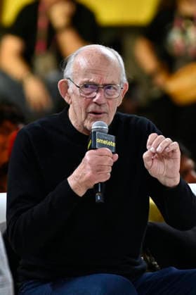 April 24, 2026, Mexico City, Ciudad de Mexico, Mexico: Christopher Lloyd speaks during a conference as part of pop culture festival CCXP Comic Con Experience at Centro Banamex on April 24, 2026 in Mexico City, Mexico. Mexico City Mexico - ZUMAe321 20260424_zea_e321_049 Copyright: xCarlosxTischlerx