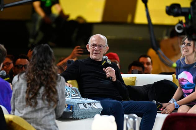 April 24, 2026, Mexico City, Ciudad de Mexico, Mexico: Christopher Lloyd receives a DeLorean pioÂ±ata by a fan during a conference as part of pop culture festival CCXP Comic Con Experience at Centro Banamex on April 24, 2026 in Mexico City, Mexico. Mexico City Mexico - ZUMAe321 20260424_zea_e321_053 Copyright: xCarlosxTischlerx