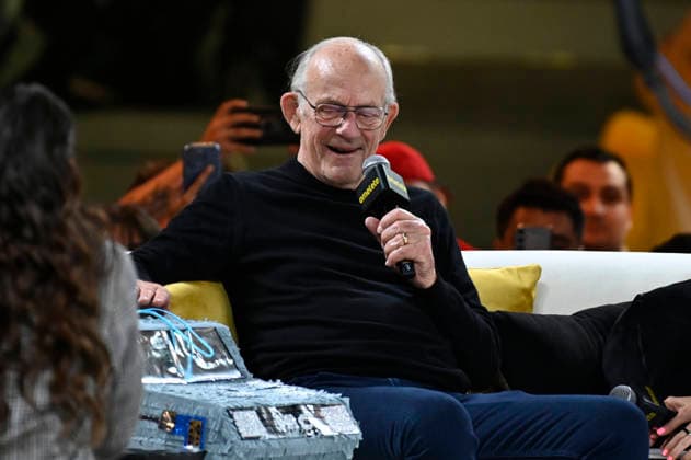 April 24, 2026, Mexico City, Ciudad de Mexico, Mexico: Christopher Lloyd receives a DeLorean pioÂ±ata by a fan during a conference as part of pop culture festival CCXP Comic Con Experience at Centro Banamex on April 24, 2026 in Mexico City, Mexico. Mexico City Mexico - ZUMAe321 20260424_zea_e321_039 Copyright: xCarlosxTischlerx
