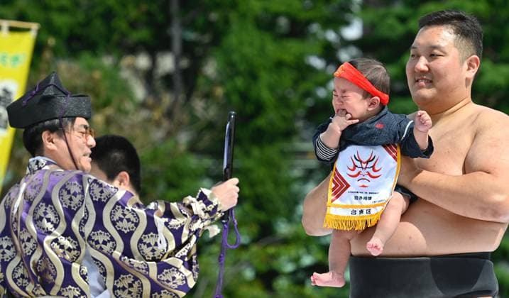 Crying baby sumo in Tokyo TOKYO, JAPAN - APRIL 25: A baby is held by a sumo club member on a special ring during the Naki-Sumo event at Sensoji Temple on April 25, 2026, in Tokyo, Japan. The annual crying sumo ritual, organized by the Asakusa Tourism Federation and symbolically linked to the nearby Shibaraku bronze statue, is held to pray for babies’ health, growth and protection, with their cries believed to ward off evil spirits. No David Mareuil Anadolu Tokyo Japan. Editorial use only. Please get in touch for any other usage.  Copyright: x2026xAnadoluxDavidxMareuilx