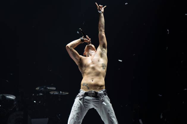 April 24, 2026, London, United Kingdom: Dominic Richard Harrison, well known as Yungblud seen performing live on stage at London O2 Arena Dominic Harrison known peofessionally as Yungblud brings his Idols tour to the O2 Arena 24th April 2026 with support bands The Molotovs and The Warning. London United Kingdom - ZUMAs197 20260424_aaa_s197_279 Copyright: xBonniexBritainx