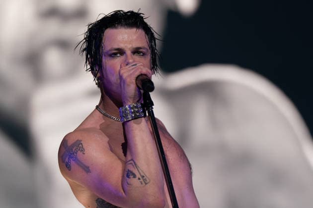 April 24, 2026, London, United Kingdom: Dominic Richard Harrison, well known as Yungblud seen performing live on stage at London O2 Arena Dominic Harrison known peofessionally as Yungblud brings his Idols tour to the O2 Arena 24th April 2026 with support bands The Molotovs and The Warning. London United Kingdom  - ZUMAs197 20260424_aaa_s197_291 Copyright: xBonniexBritainx