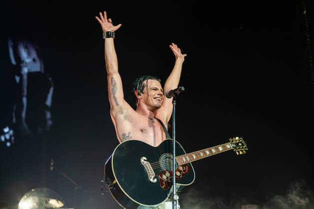 April 24, 2026, London, United Kingdom: Dominic Richard Harrison, well known as Yungblud seen performing live on stage at London O2 Arena Dominic Harrison known peofessionally as Yungblud brings his Idols tour to the O2 Arena 24th April 2026 with support bands The Molotovs and The Warning. London United Kingdom  - ZUMAs197 20260424_aaa_s197_289 Copyright: xBonniexBritainx