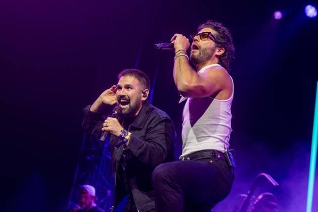 April 24, 2026, Indio, California, U.S: SHAY MOONEY and DAN SMYERS of Dan + Shay during Stagecoach Music Festival at Empire Polo Club in Indio, California Indio U.S  - ZUMAs135 20260424_zap_s135_113 Copyright: xDanielxDeSloverx