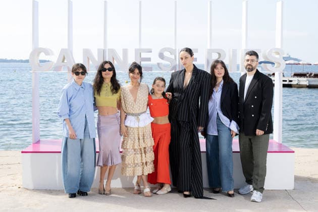 The 9th Canneseries International Festival - Many People Need To Die Photocall Sandra Romero, Anna Castillo, Jury Member Macarena GarcIa, SofIa Otero, Laura Weissmahr, Victoria Martin and Nacho Pardo attend the Many People Need To Die Photocall at the 9th Canneseries International Festival at Plage Du Majestic on April 25, 2026 in Cannes, France. Photo by Shootpix ABACAPRESS.COM Cannes France  Copyright: xShootpix ABACAx