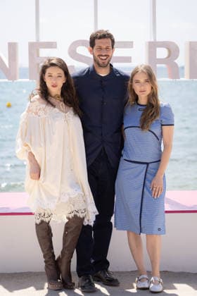 The 9th Canneseries International Festival - Le Rouge Et Le Noir Photocall Zoé Adjani-Vallat, Victor Belmondo and Camille Razat attend the Le Rouge Et Le Noir Photocall at the 9th Canneseries International Festival on April 25, 2026 in Cannes, France. Photo by Shootpix ABACAPRESS.COM Cannes France  Copyright: xShootpix ABACAx