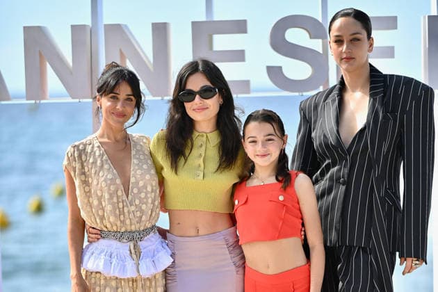9th Cannes Series - Many People Need To Die Photocall. FC CANNES, FRANCE - APRIL 25 Macarena García, Anna Castillo, Sofía Otero and Laura Weissmahr attends the Many People Need To Die Photocall at the 9th Canneseries International Festival at Plage Du Majestic on April 25, 2026 in Cannes, France. Photo by Franck Castel ABACAPRESS.COM Cannes France  Copyright: xCastelxFranck ABACAx