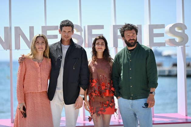 9th Cannes Series - Paris Police 1910 Photocall. FC CANNES, FRANCE - APRIL 25 Evelyne Brochu, Jérémie Laheurte, Eugénie Derouand and Thibaut Evrard attends the Paris Police 1910 Photocall at the 9th Canneseries International Festival at Plage Du Majestic on April 25, 2026 in Cannes, France. Photo by Franck Castel ABACAPRESS.COM Cannes France  Copyright: xCastelxFranck ABACAx