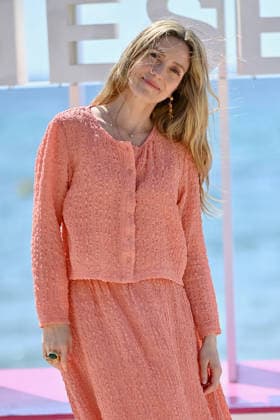 9th Cannes Series - Paris Police 1910 Photocall. FC CANNES, FRANCE - APRIL 25 Evelyne Brochu attends the Paris Police 1910 Photocall at the 9th Canneseries International Festival at Plage Du Majestic on April 25, 2026 in Cannes, France. Photo by Franck Castel ABACAPRESS.COM Cannes France  Copyright: xCastelxFranck ABACAx