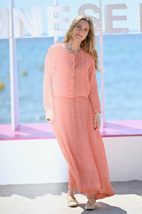 9th Cannes Series - Paris Police 1910 Photocall. FC CANNES, FRANCE - APRIL 25 Evelyne Brochu attends the Paris Police 1910 Photocall at the 9th Canneseries International Festival at Plage Du Majestic on April 25, 2026 in Cannes, France. Photo by Franck Castel ABACAPRESS.COM Cannes France  Copyright: xCastelxFranck ABACAx