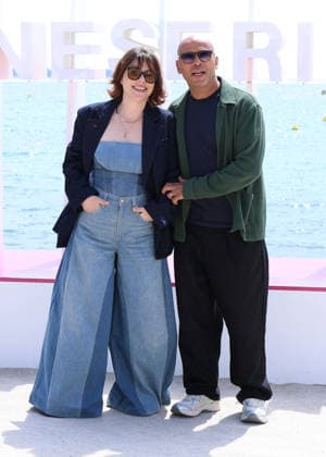 Sophie Marie Larrouy et Eric Judor Photocall A Bientôt de te revoir lors de la 9ème édition de CanneSeries sur la plage du Majestic à Cannes le 25 Avril 2026 Denis Guignebourg Bestimage Celebrities on the photocall at the 9th edition of Canneseries in Cannes on 25 04 2026 Cannes France  Copyright: xDenisxGuignebourgx xBestimagexDenisxGuignebourgx xBestimagex