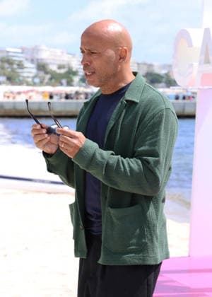 Eric Judor Photocall A Bientôt de te revoir lors de la 9ème édition de CanneSeries sur la plage du Majestic à Cannes le 25 Avril 2026 Denis Guignebourg Bestimage Celebrities on the photocall at the 9th edition of Canneseries in Cannes on 25 04 2026 Cannes France  Copyright: xDenisxGuignebourgx xBestimagexDenisxGuignebourgx xBestimagex
