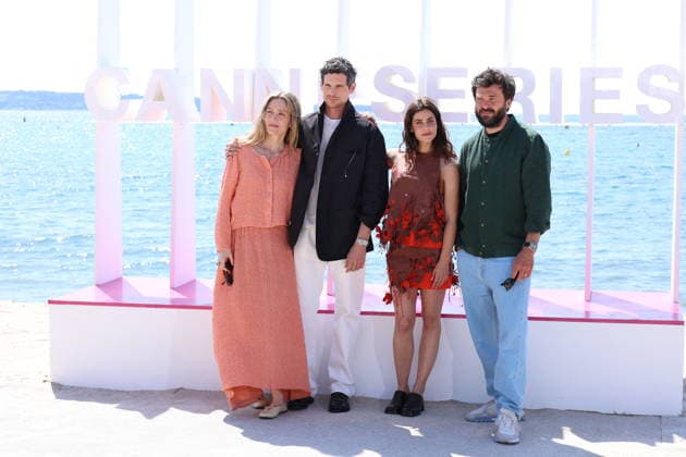 Evelyne Brochu, Jérémie Laheurte, Eugenie Derouand and guest Photocall Paris police 1910 at the 9th edition of CanneSeries on the Majestic beach in Cannes on 25 04 2026 Denis Guignebourg Bestimage Celebrities on the photocall at the 9th edition of Canneseries in Cannes on 25 04 2026 Cannes France  Copyright: xDenisxGuignebourgx xBestimagexDenisxGuignebourgx xBestimagex