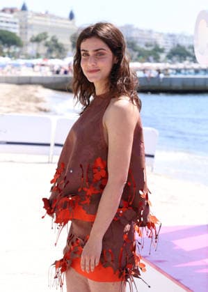 Eugenie Derouand Photocall Paris police 1910 at the 9th edition of CanneSeries on the Majestic beach in Cannes on 25 April 2026 Denis Guignebourg Bestimage Celebrities on the photocall at the 9th edition of Canneseries in Cannes on 25 04 2026 Cannes France  Copyright: xDenisxGuignebourgx xBestimagexDenisxGuignebourgx xBestimagex
