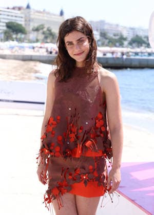 Eugenie Derouand Photocall Paris police 1910 at the 9th edition of CanneSeries on the Majestic beach in Cannes on 25 April 2026 Denis Guignebourg Bestimage Celebrities on the photocall at the 9th edition of Canneseries in Cannes on 25 04 2026 Cannes France  Copyright: xDenisxGuignebourgx xBestimagexDenisxGuignebourgx xBestimagex