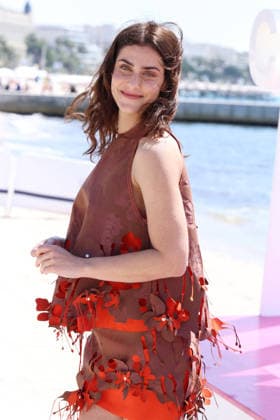 Eugenie Derouand Photocall Paris police 1910 at the 9th edition of CanneSeries on the Majestic beach in Cannes on 25 April 2026 Denis Guignebourg Bestimage Celebrities on the photocall at the 9th edition of Canneseries in Cannes on 25 04 2026 Cannes France  Copyright: xDenisxGuignebourgx xBestimagexDenisxGuignebourgx xBestimagex
