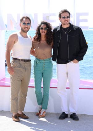 Youcef Agal, Samira Lachhab et Adrien Rob Photocall Demain nous appartient lors de la 9ème édition de CanneSeries sur la plage du Majestic à Cannes le 25 Avril 2026 Denis Guignebourg Bestimage Celebrities on the photocall at the 9th edition of Canneseries in Cannes on 25 04 2026 Cannes France  Copyright: xDenisxGuignebourgx xBestimagexDenisxGuignebourgx xBestimagex