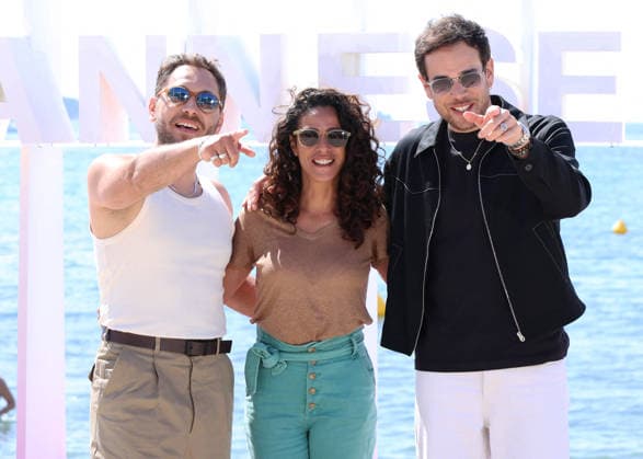 Youcef Agal, Samira Lachhab et Adrien Rob Photocall Demain nous appartient lors de la 9ème édition de CanneSeries sur la plage du Majestic à Cannes le 25 Avril 2026 Denis Guignebourg Bestimage Celebrities on the photocall at the 9th edition of Canneseries in Cannes on 25 04 2026 Cannes France  Copyright: xDenisxGuignebourgx xBestimagexDenisxGuignebourgx xBestimagex