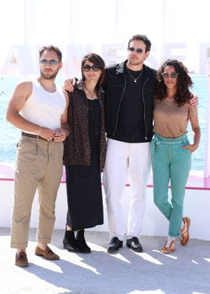 Youcef Agal, guest, Samira Lachhab et Adrien Rob Photocall Demain nous appartient lors de la 9ème édition de CanneSeries sur la plage du Majestic à Cannes le 25 Avril 2026 Denis Guignebourg Bestimage Celebrities on the photocall at the 9th edition of Canneseries in Cannes on 25 04 2026 Cannes France  Copyright: xDenisxGuignebourgx xBestimagexDenisxGuignebourgx xBestimagex