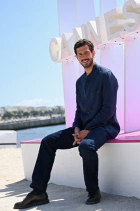 9th Cannes Series - Le Rouge Et Le Noir Photocall. FC CANNES, FRANCE - APRIL 25 Victor Belmondo attends the Le Rouge Et Le Noir Photocall at the 9th Canneseries International Festival on April 25, 2026 in Cannes, France. Photo by Franck Castel ABACAPRESS.COM Cannes France  Copyright: xCastelxFranck ABACAx