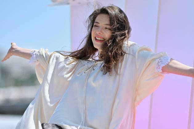 9th Cannes Series - Le Rouge Et Le Noir Photocall. FC CANNES, FRANCE - APRIL 25 Zoe Adjani-Vallat attends the Le Rouge Et Le Noir Photocall at the 9th Canneseries International Festival on April 25, 2026 in Cannes, France. Photo by Franck Castel ABACAPRESS.COM Cannes France  Copyright: xCastelxFranck ABACAx