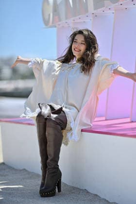9th Cannes Series - Le Rouge Et Le Noir Photocall. FC CANNES, FRANCE - APRIL 25 Zoe Adjani-Vallat attends the Le Rouge Et Le Noir Photocall at the 9th Canneseries International Festival on April 25, 2026 in Cannes, France. Photo by Franck Castel ABACAPRESS.COM Cannes France  Copyright: xCastelxFranck ABACAx