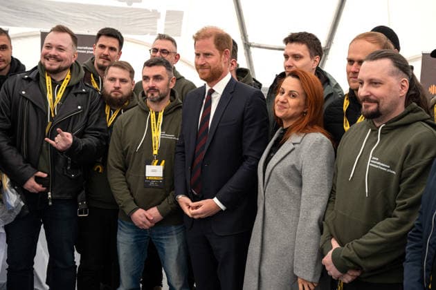 The Duke of Sussex At Invictus Games Ukraine Forum - Kyiv Prince Harry (C), The Duke of Sussex, and Ukraine s Minister for Veterans Affairs Nataliia Kalmykova pose with the team of the Center for Scaling Technology Solutions at their booth in the mobile town during the Invictus Games Ukraine Forum, dedicated to the 10th anniversary of the Invictus Games movement in Ukraine, at the National Museum of the History of Ukraine in WWII Memorial Complex, Kyiv, Ukraine, April 24, 2026. Ukraine has participated in the Invictus Games since 2017, showing strong results and steady team growth. The Ukrainian team competes in athletics, archery, rowing, and swimming, earning numerous medals and prize placements. Photo by Danylo Antoniuk Ukrinform ABACAPR Copyright: xUkrinform ABACAx