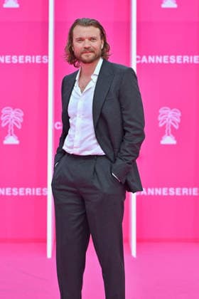 Pink Carpet - The 9th Canneseries International Festival - Day 3. FC CANNES, FRANCE - APRIL 25 Pilou Asbæk attends Day Three of the 9th Canneseries International Festival on April 25, 2026 in Cannes, France. Photo by Franck Castel ABACAPRESS.COM Cannes France  Copyright: xCastelxFranck ABACAx