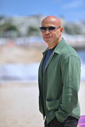 9th Cannes Series - A Bientot De Te Revoir Photocall. FC CANNES, FRANCE - APRIL 25 Eric Judor attends the A Bientot De Te Revoir Photocall at the 9th Canneseries International Festival on April 25, 2026 in Cannes, France. Photo by Franck Castel ABACAPRESS.COM Cannes France  Copyright: xCastelxFranck ABACAx
