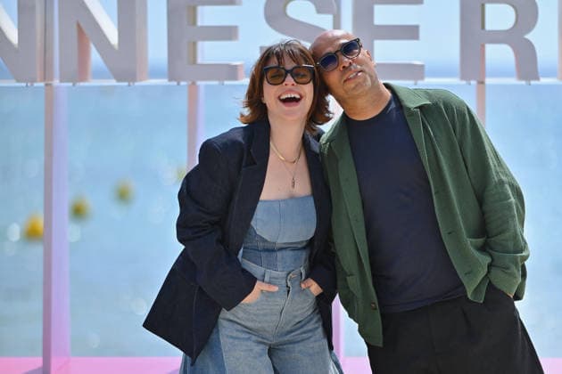 9th Cannes Series - A Bientot De Te Revoir Photocall. FC CANNES, FRANCE - APRIL 25 Sophie-Marie Larrouy and Eric Judor attends the A Bientot De Te Revoir Photocall at the 9th Canneseries International Festival on April 25, 2026 in Cannes, France. Photo by Franck Castel ABACAPRESS.COM Cannes France  Copyright: xCastelxFranck ABACAx