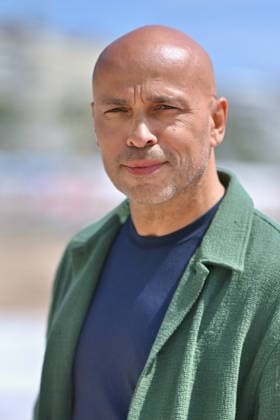 9th Cannes Series - A Bientot De Te Revoir Photocall. FC CANNES, FRANCE - APRIL 25 Eric Judor attends the A Bientot De Te Revoir Photocall at the 9th Canneseries International Festival on April 25, 2026 in Cannes, France. Photo by Franck Castel ABACAPRESS.COM Cannes France  Copyright: xCastelxFranck ABACAx