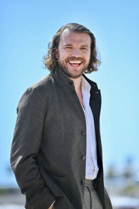 9th Cannes Series - Snake Killer Photocall. FC CANNES, FRANCE - APRIL 25 Pilou Asbæk attends the Snake Killer Photocall at the 9th Canneseries International Festival at Plage Du Majestic on April 25, 2026 in Cannes, France. Photo by Franck Castel ABACAPRESS.COM Cannes France  Copyright: xCastelxFranck ABACAx