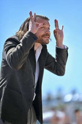 9th Cannes Series - Snake Killer Photocall. FC CANNES, FRANCE - APRIL 25 Pilou Asbæk attends the Snake Killer Photocall at the 9th Canneseries International Festival at Plage Du Majestic on April 25, 2026 in Cannes, France. Photo by Franck Castel ABACAPRESS.COM Cannes France  Copyright: xCastelxFranck ABACAx