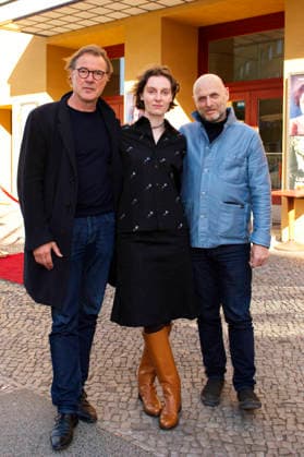 Sebastian Koch, Julia Windischbauer and Hagai Levi at the premiere of the Arte series Etty at the Babylon Berlin cinema, 25 04 2026 Foto:xC.xBehringx xFuturexImagex etty_6409