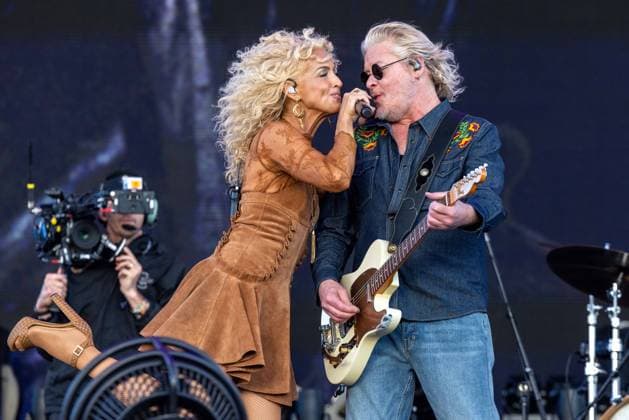 April 25, 2026, Indio, California, U.S: KIMBERLY SCHLAPMAN and PHILIP SWEET of Little Big Town during Stagecoach Music Festival at Empire Polo Club in Indio, California Indio U.S  - ZUMAs135 20260425_zap_s135_120 Copyright: xDanielxDeSloverx