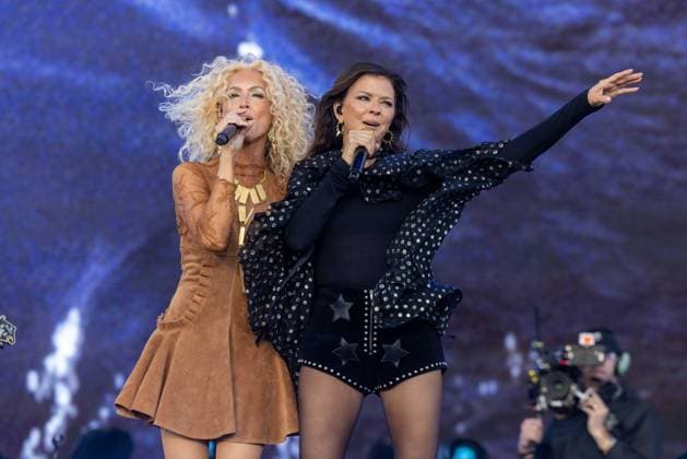 April 25, 2026, Indio, California, U.S: KIMBERLY SCHLAPMAN and KAREN FAIRCHILD of Little Big Town during Stagecoach Music Festival at Empire Polo Club in Indio, California Indio U.S  - ZUMAs135 20260425_zap_s135_116 Copyright: xDanielxDeSloverx