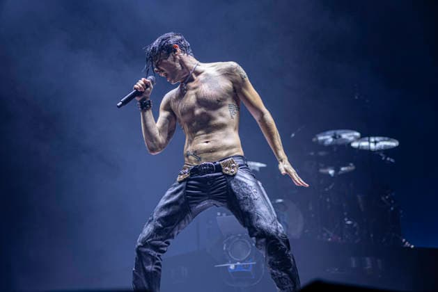 Yungblud performs at AO Arena Yungblud performs at AO Arena, Manchester, England, 25th April 2026, Credit:Mike Gray Avalon  Copyright: xMikexGrayx xAvalonx 1094364199